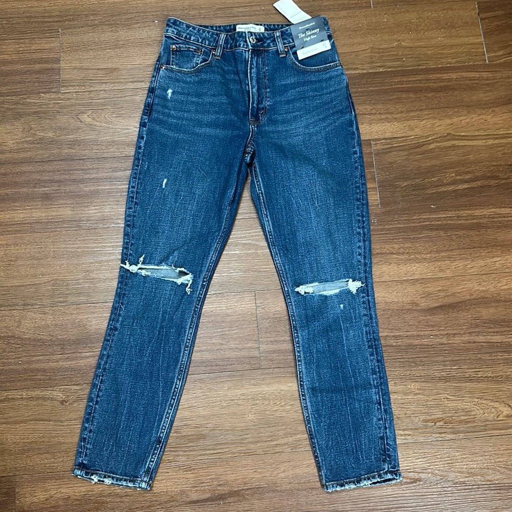 NWT - Abercrombie & Fitch - Curve Love - The Skinny High Rise Jeans - 27/4